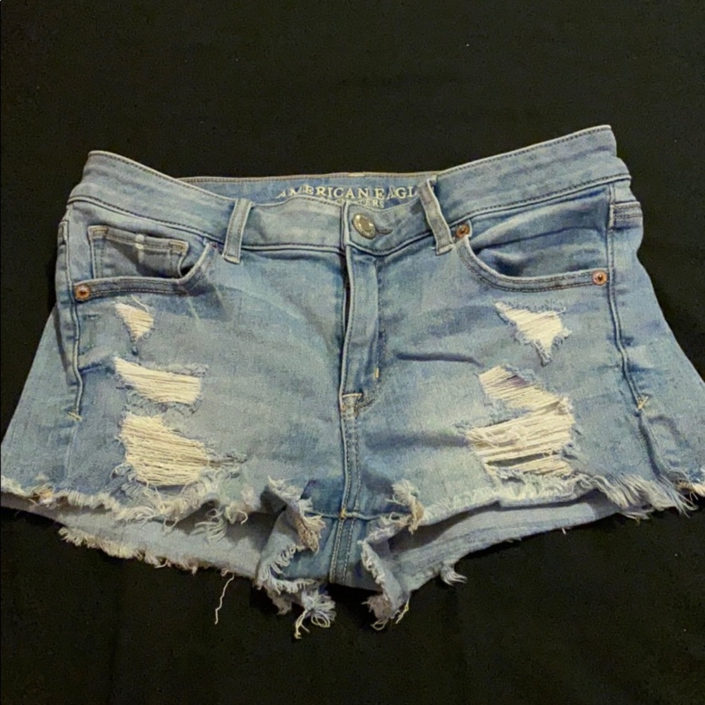 Distressed jeans shorts